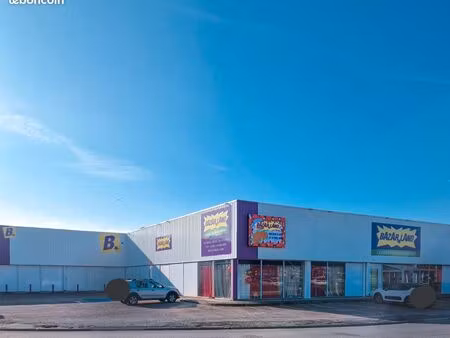local commercial 1050m2 mas guerido