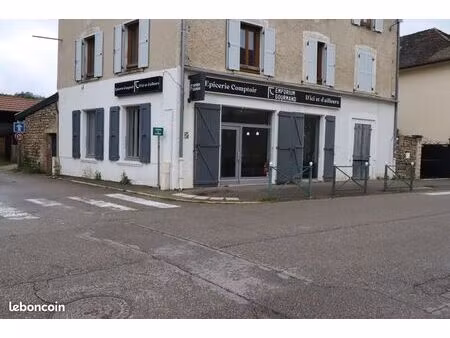 local 136 m² saint-hilaire-de-la-côte