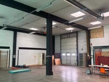 dépôt + bureaux 340m2