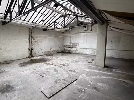 dépôt 200m2 à 50m de centre 2. peut stocker 400m3