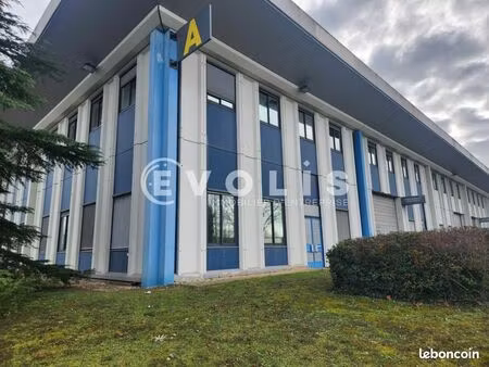 local d'activité 3 573 m²