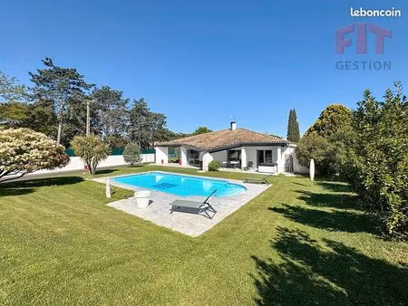 villa 4 pièces 198 m²