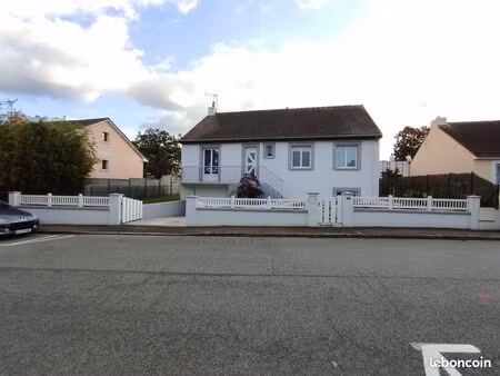 pavillon 6 pièces de 110 m² au bourny à laval