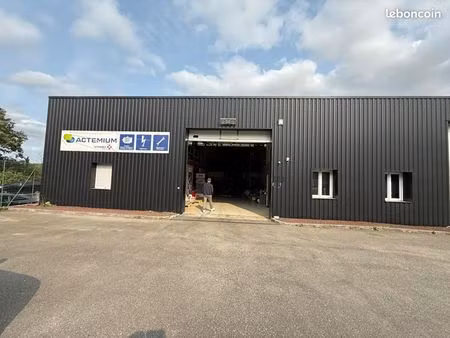 local d'activité 680 m²