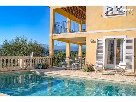 appartement 80 m² – 3 chambres  terrasse avec vue & piscine