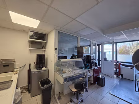 30 m2 renta brut envisagee 9% environ excusivité opportunité murs commerciaux 60 m² grésy-