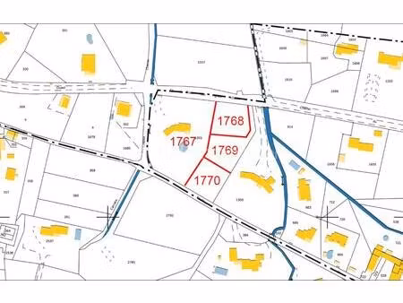 terrain de 3 150 m² à lorgues