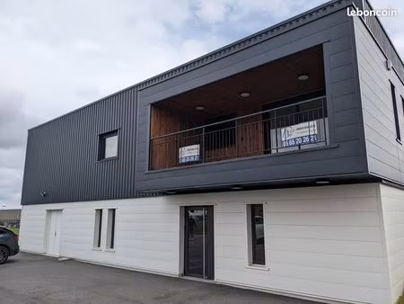 local 400 m² fronton