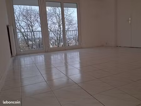 appartement 2 pieces + cabines