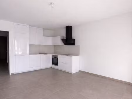 location t4 avec parking