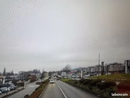 local de 360 m2 sur zone commerciale
