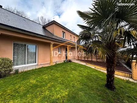 maison 8 pièces 162 m²