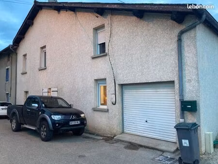 location maison de village