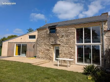 longère rénovée 150 m² – 4 chambres – 1300 m² de terrain clos – géothermie – proche nature