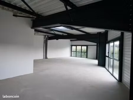 local 126 m² sillingy