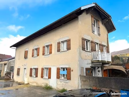 immeuble 12 pièces 275 m²