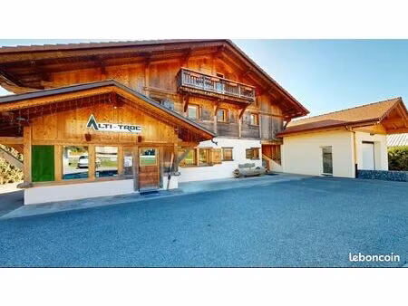 location local commercial