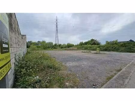 terrain de 70 ares avec permis pour 12 appartements accepté