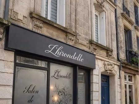 boutique 35 m2 climatisée rue commerçante