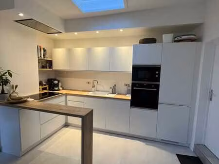 appartement 1 ch. moderne à jambes  rue mazy