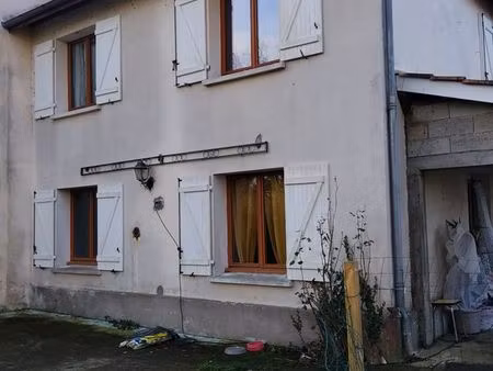 maison avec cour et jardin à hure