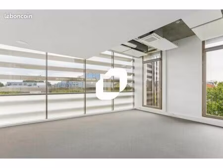bureau 3 251 m²