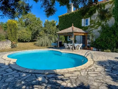 charmante maison en pierre avec piscine et vue panoramique
