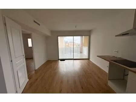 location appartement  m² t-2 à saint-pierre-du-mont  650 €