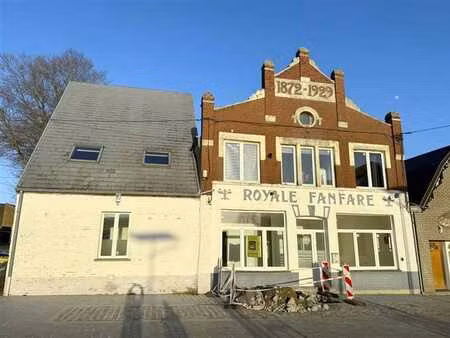 bâtiment de rapport comprenant 3 logements + rez commercial