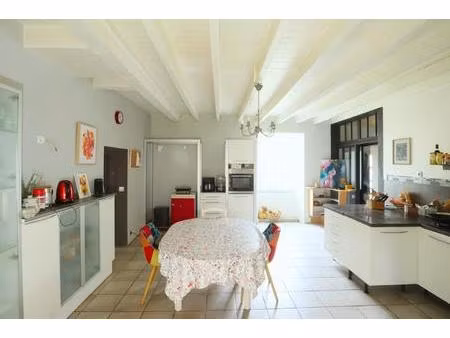 longère en pierre avec nombreuses dépendances sur terrain de 10850m2