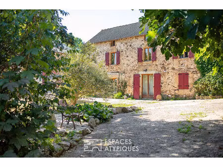 ensemble immobilier de deux maisons avec salle de réception en campagne