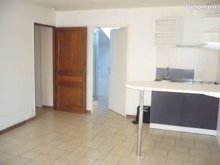 studio 32m² résidence calme parking+terrasse