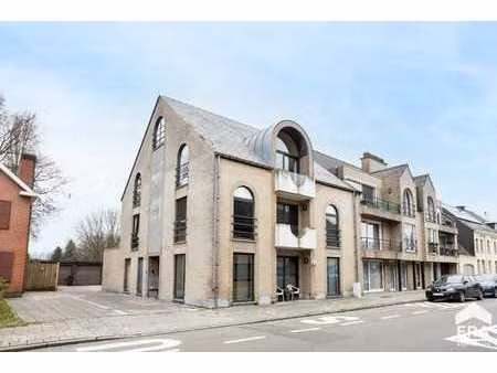 immeuble de rapport loué (2001) avec 4 appartements  4 garag