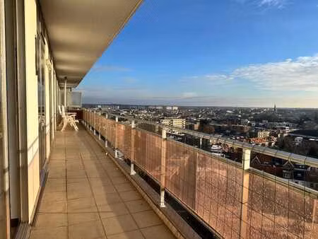 ruim appartement met 3 slaapkamers en garage te berchem!