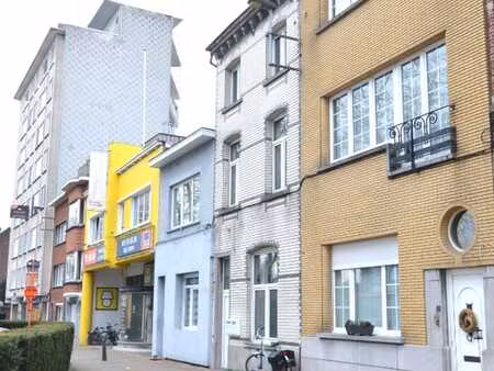 uniek te renoveren gelijkvloers appartement met aangename...