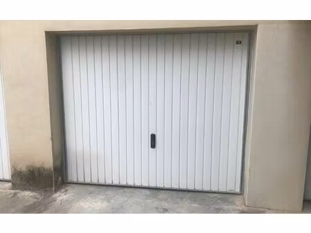 location stationnement  m² t- à nîmes  90 €