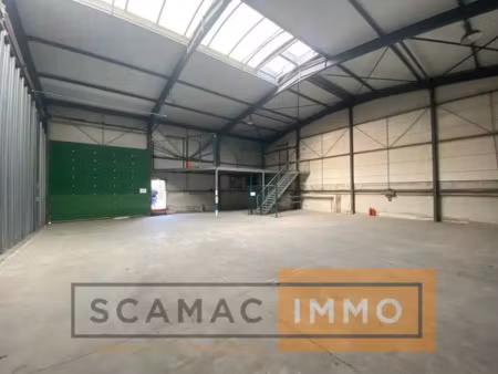 local d'activités de 960m²