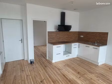 appartement t2 plein centre d etauliers