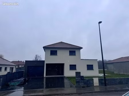 location maison étage t5