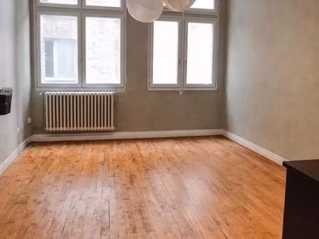 appartement 2 pieces au centre du village de st bonnet le chateau