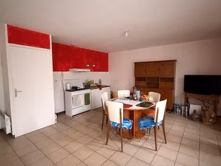 maison 3 pièces plain pied avec petite cour