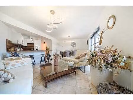 appartement rénové 2 chambres avec terrasse et vue dégagée