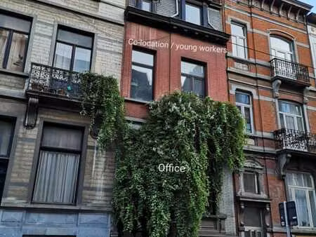 bureau idéalement situé entre louise et flagey !