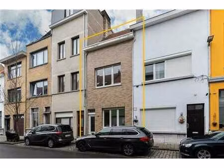 op te frissen woning (ca. 140 m²) met 4 slaapkamers en tuin