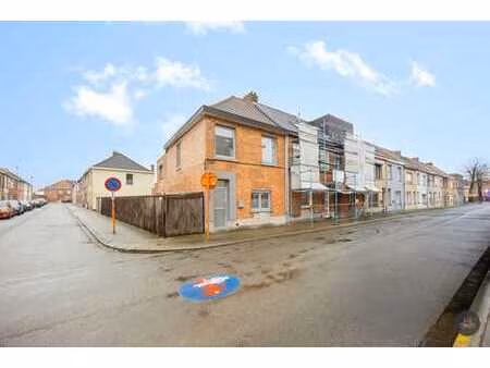 charmante maison rénovée avec 3 places de stationnement