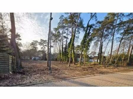 bouwgrond van 18 are met perceelsbreedte 25 meter