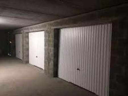 location garage box et parking à nantes cité des congrès (44000) : à louer / 14m² nantes c