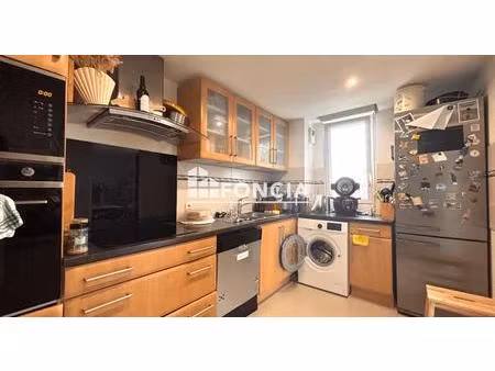 t3 sans vis-à-vis  bien exposé  avec grand balcon et ascenseur