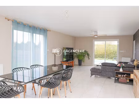 maison contemporaine lumineuse avec piscine