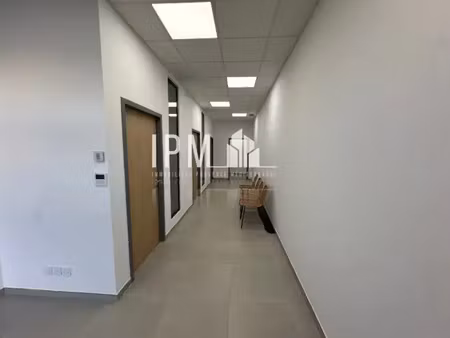 a louer local commercial de 22 m² - 13360 roquevaire